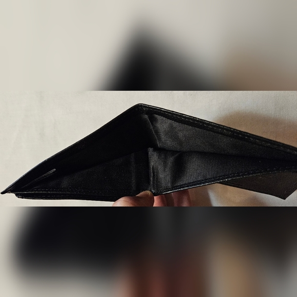 STEALTH MODE RFID Genuine Leather Trifold Wallet - Black - Picture 5 of 8